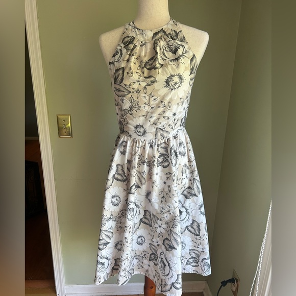 Retrolicious Size M halter neck dress. Fitted waist/full skirt. Beige w/floral - Picture 4 of 10